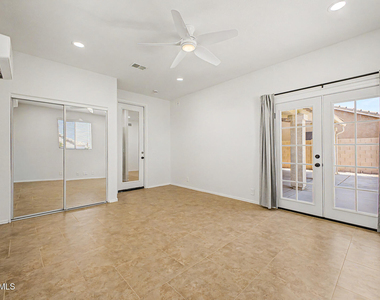 414 N Hudson Place - Photo Thumbnail 16
