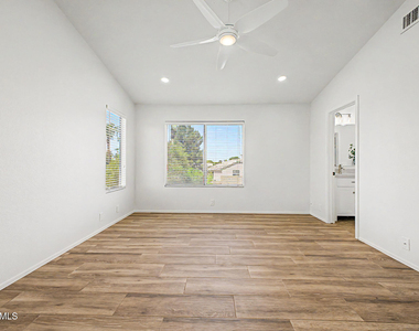 414 N Hudson Place - Photo Thumbnail 12