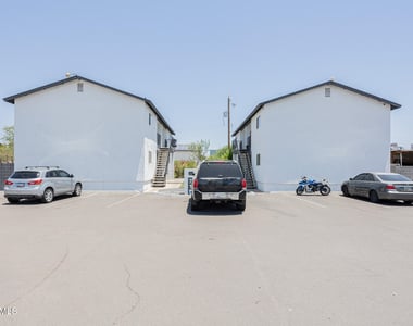 715 N 12th Avenue - Photo Thumbnail 17