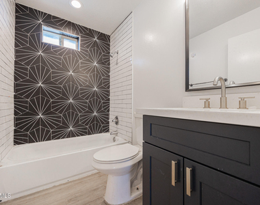 715 N 12th Avenue - Photo Thumbnail 12