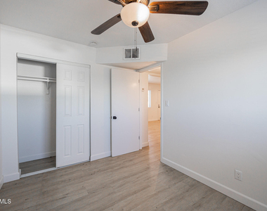 715 N 12th Avenue - Photo Thumbnail 15
