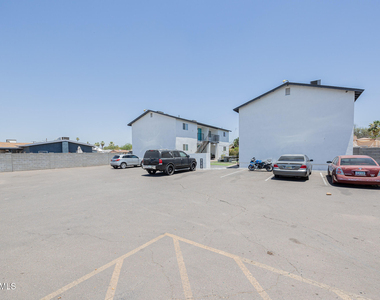 715 N 12th Avenue - Photo Thumbnail 16