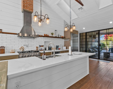 4402 E Turney Avenue - Photo Thumbnail 3