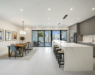1525 Ne 15th Avenue - Photo Thumbnail 2