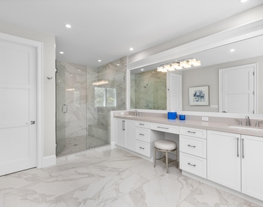 444 Ne Wavecrest Way - Photo Thumbnail 29