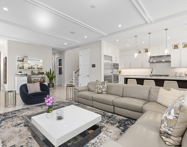 444 Ne Wavecrest Way - Photo Thumbnail 7
