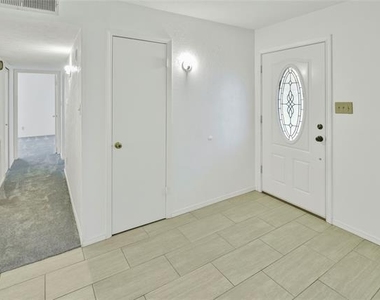 1306 Clearview Drive - Photo Thumbnail 3