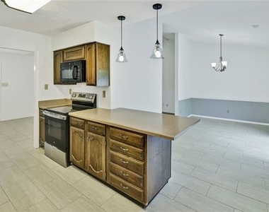1306 Clearview Drive - Photo Thumbnail 9