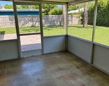 4570 Barrett Street - Photo Thumbnail 11