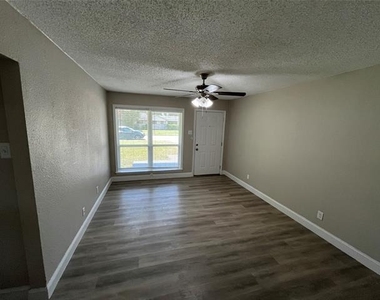 1982 Oak Hill Circle - Photo Thumbnail 3