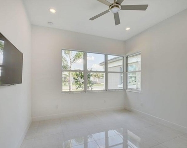 12832 Veneto Springs Drive - Photo Thumbnail 22