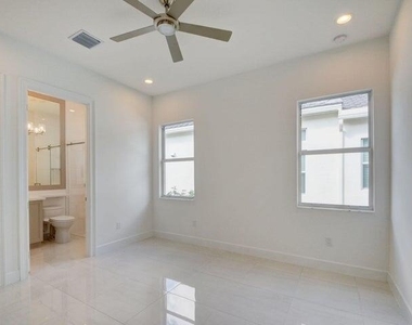 12832 Veneto Springs Drive - Photo Thumbnail 17