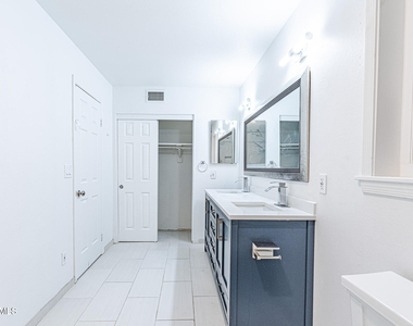 5625 E Tierra Buena Lane - Photo Thumbnail 32