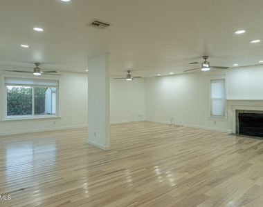 5625 E Tierra Buena Lane - Photo Thumbnail 11