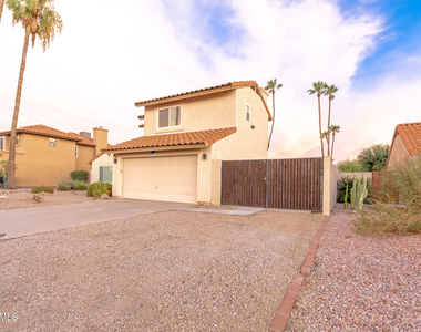 5625 E Tierra Buena Lane - Photo Thumbnail 3