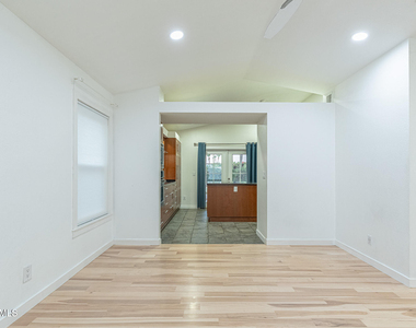 5625 E Tierra Buena Lane - Photo Thumbnail 14