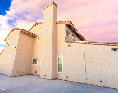 5625 E Tierra Buena Lane - Photo Thumbnail 8