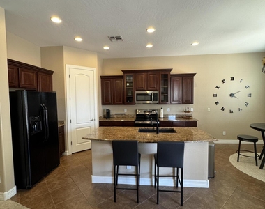 15264 W Georgia Drive - Photo Thumbnail 6