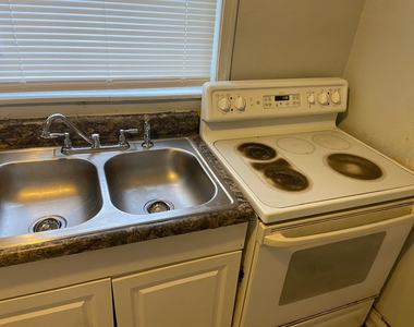 132 W 35th Street - Photo Thumbnail 3