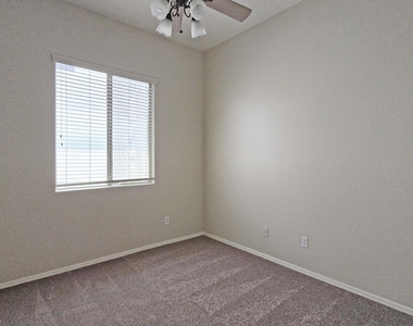 13588 W Alvarado Drive - Photo Thumbnail 22