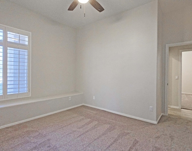 13588 W Alvarado Drive - Photo Thumbnail 26