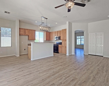 13588 W Alvarado Drive - Photo Thumbnail 5