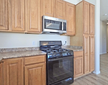 13588 W Alvarado Drive - Photo Thumbnail 8