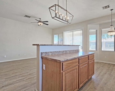13588 W Alvarado Drive - Photo Thumbnail 9