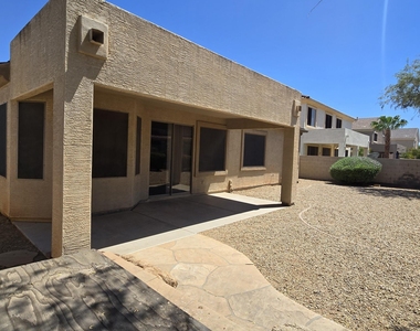 13588 W Alvarado Drive - Photo Thumbnail 29