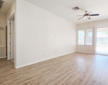 13588 W Alvarado Drive - Photo Thumbnail 12
