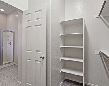 13588 W Alvarado Drive - Photo Thumbnail 21