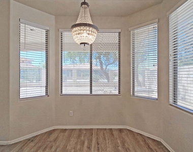 13588 W Alvarado Drive - Photo Thumbnail 10