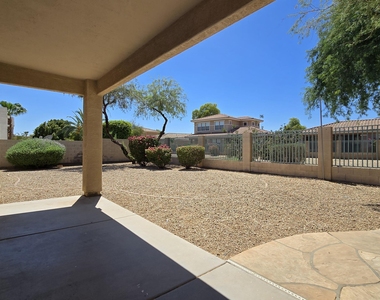 13588 W Alvarado Drive - Photo Thumbnail 31