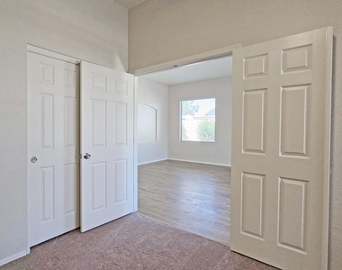 13588 W Alvarado Drive - Photo Thumbnail 25