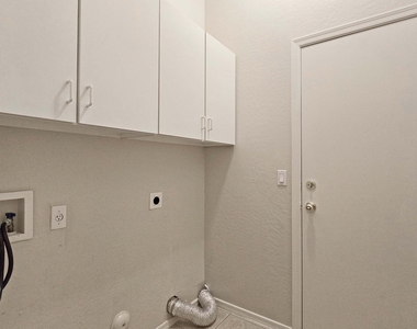13588 W Alvarado Drive - Photo Thumbnail 23