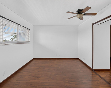 200 Waterway Drive S - Photo Thumbnail 20