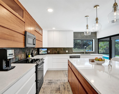 614 Lakewoode Circle W - Photo Thumbnail 8