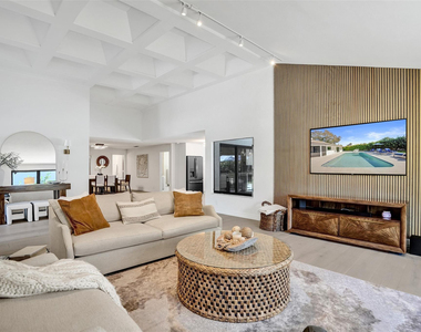 614 Lakewoode Circle W - Photo Thumbnail 2