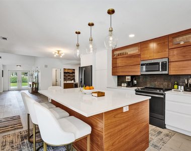 614 Lakewoode Circle W - Photo Thumbnail 4