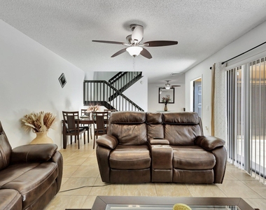 5907 59th Way - Photo Thumbnail 9