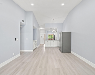 2249 Sw 15th Street - Photo Thumbnail 4
