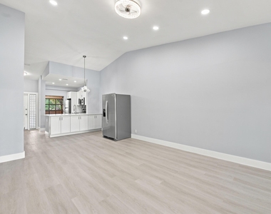 2249 Sw 15th Street - Photo Thumbnail 3