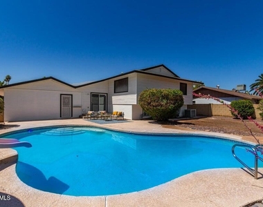 1628 E Hermosa Drive - Photo Thumbnail 4