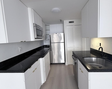 540 Brickell Key Drive - Photo Thumbnail 11