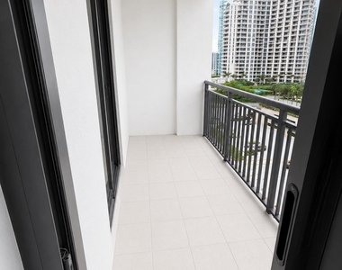 540 Brickell Key Drive - Photo Thumbnail 5