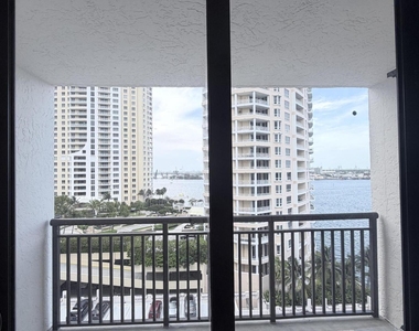 540 Brickell Key Drive - Photo Thumbnail 15