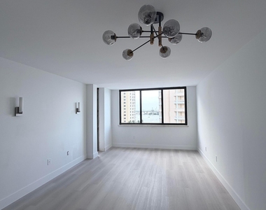540 Brickell Key Drive - Photo Thumbnail 12