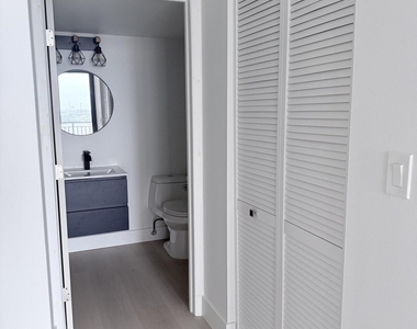 540 Brickell Key Drive - Photo Thumbnail 17