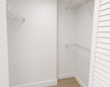 540 Brickell Key Drive - Photo Thumbnail 16