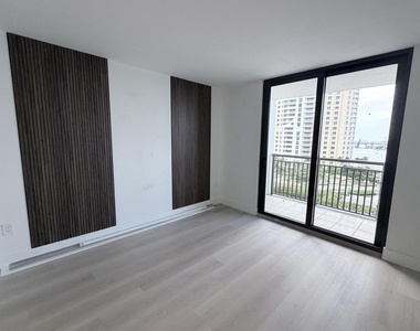 540 Brickell Key Drive - Photo Thumbnail 13